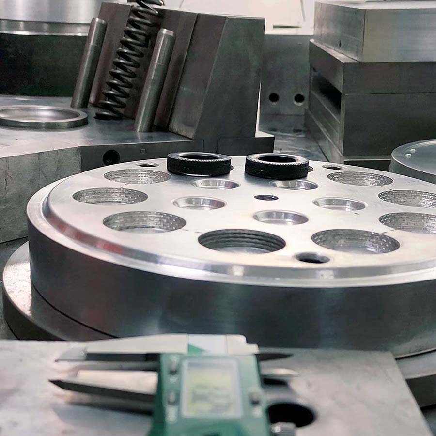 Moldes inyección plástico bogota colombia