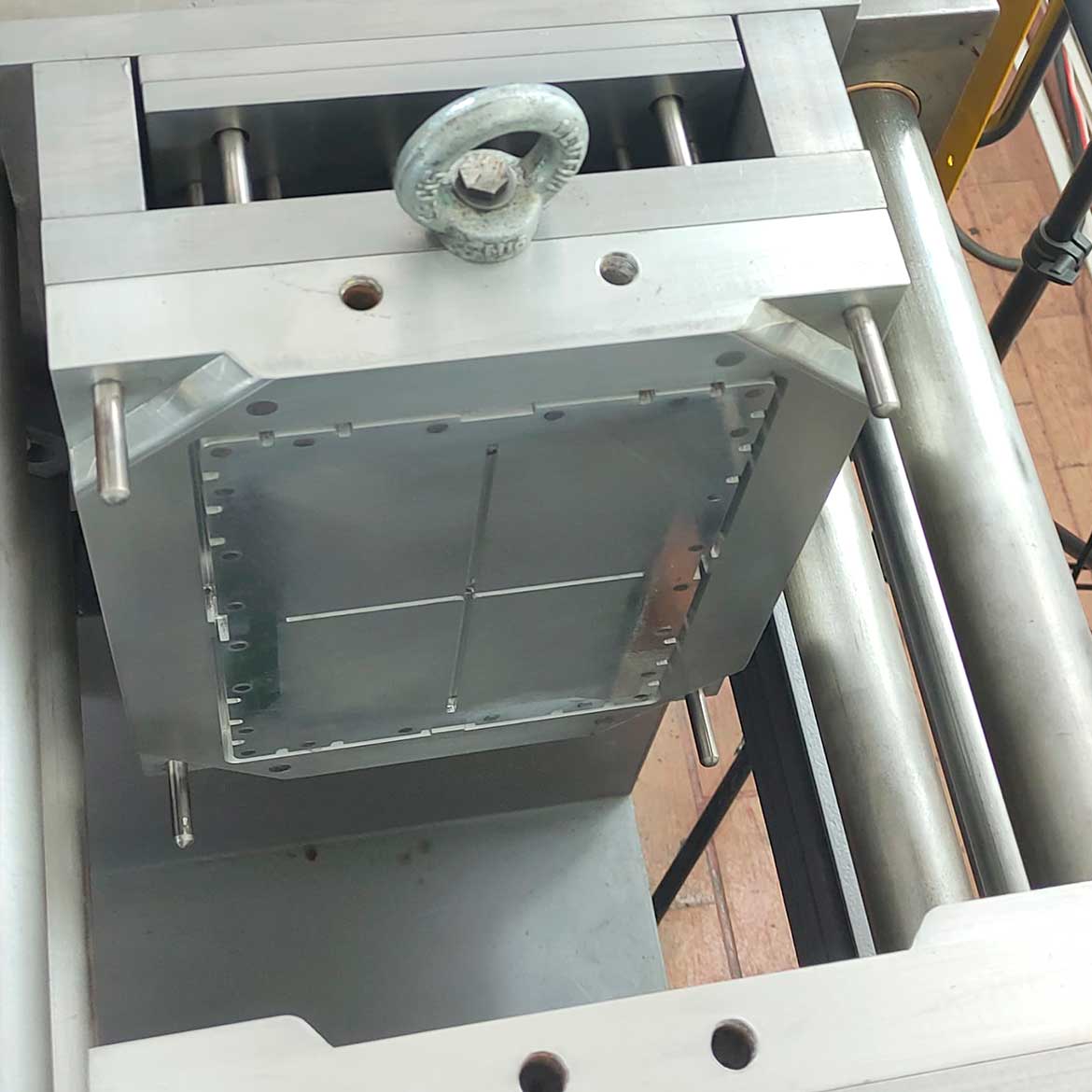 Moldes inyección plástico bogota colombia