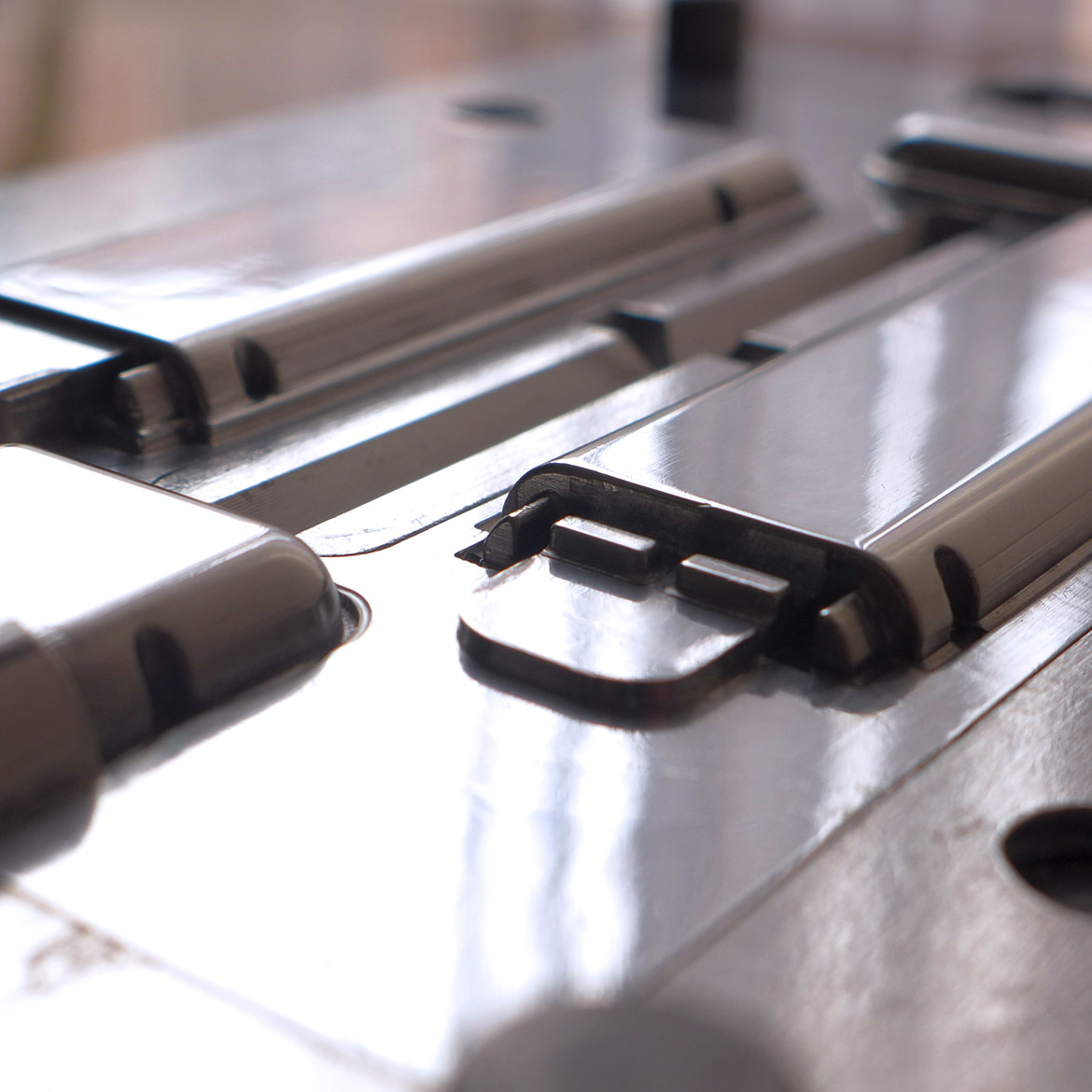 Moldes inyección plástico bogota colombia